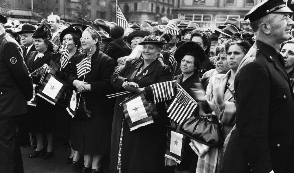 Gold Star Mothers rally to support their organization after WWI.