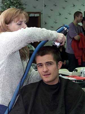 Orlando Bloom receiving 'high and tight' Ranger haircut