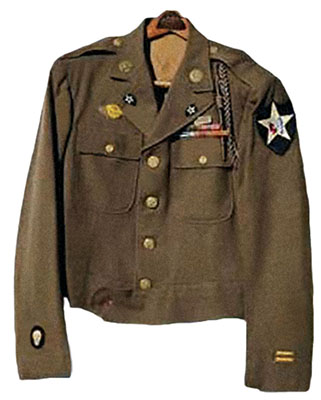 Graduates wore black circular ‘skull’ patches above the right sleeve cuff of their dress uniforms.