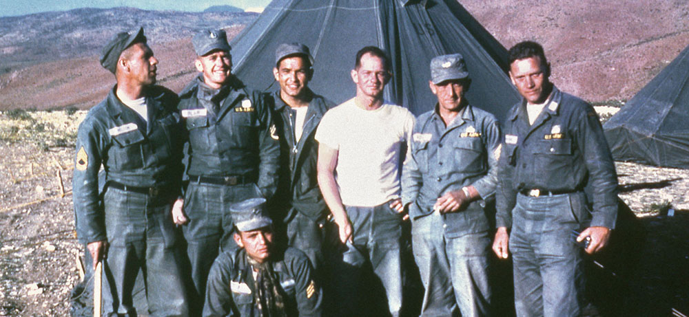 CPT Larry A. Thorne (R) with the Detachement A-2 &lsquo;High Camp Mountaineers.&rsquo;