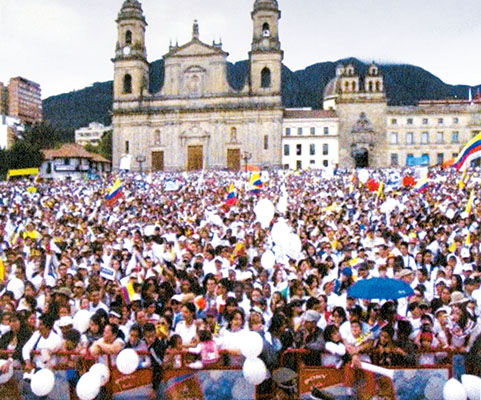 The citizens of Bogotá filled the city&rsquo;s streets on 3 July 2008 to celebrate the JAQUE rescue and to condemn the FARC. 
