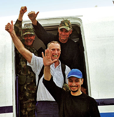 GEN Montoya waves from the COLAF Fokker 28 as the three Americans deplane at Tolemaida.