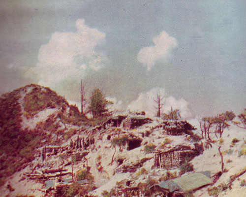 Batallón Colombia defensive positions on the reverse slope of the Main Line of Resistance.