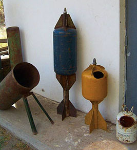 Bombas barbacoa and simple tube launcher on bipod at Espinal.
