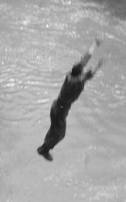 Colombian Lancero student executes the “High Jump” confidence test into the Sumapaz River.