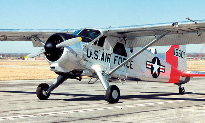 deHavilland L-20A Beaver (STOL&ndash;short takeoff/landing) aircraft
