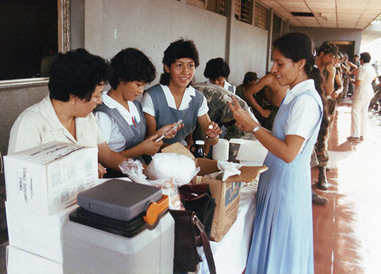 Visiting ESAF nurses and nurse&rsquo;s aides inoculate 3rd Brigade conscripts.