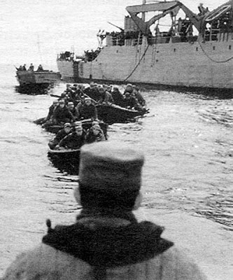 USMC MAJ Vincent R. &lsquo;Dutch&rdquo; Kramer observes SMG rubber boat insertion training with U.S. Navy.