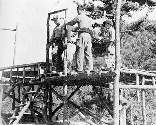 Parachute training for the SMG raiders was very rudimentary
