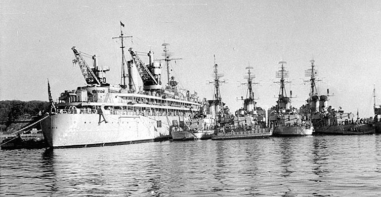 The Seventh Fleet destroyer tender USS <i>Dixie</i> (AD-14), the command and control vessel for the East coast blockade, had secure facilities for classified special operations meetings.