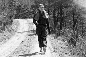 Paratrooper SFC James C. ‘Joe’ Pagnella walks back to camp after a chilling bath in Pusan harbor.