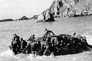 The SMG raiders launch RB-10 rubber assault boats from the Yong-do beach  for a mission with the  USS <i>Wantuck</i>, APD-125.